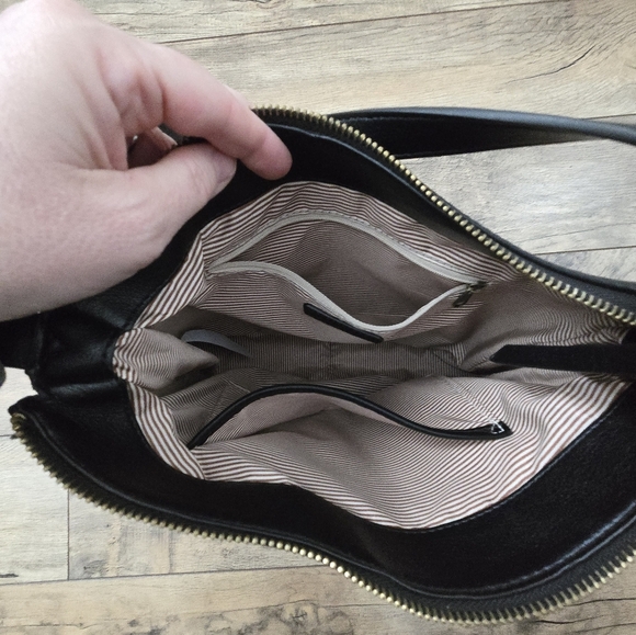 Denver Hayes Black Leather Shoulder Bag - Picture 5 of 10